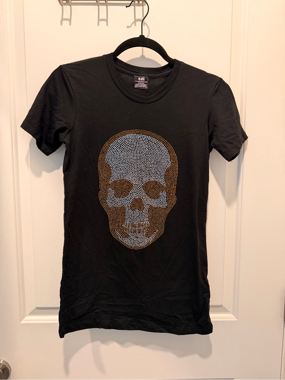 e.vil Black Rhinestone
Studded Skull Graphic size s